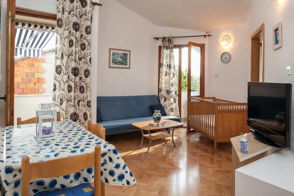 Ferienwohnung Kornelija 2 Podgora Zimmer foto