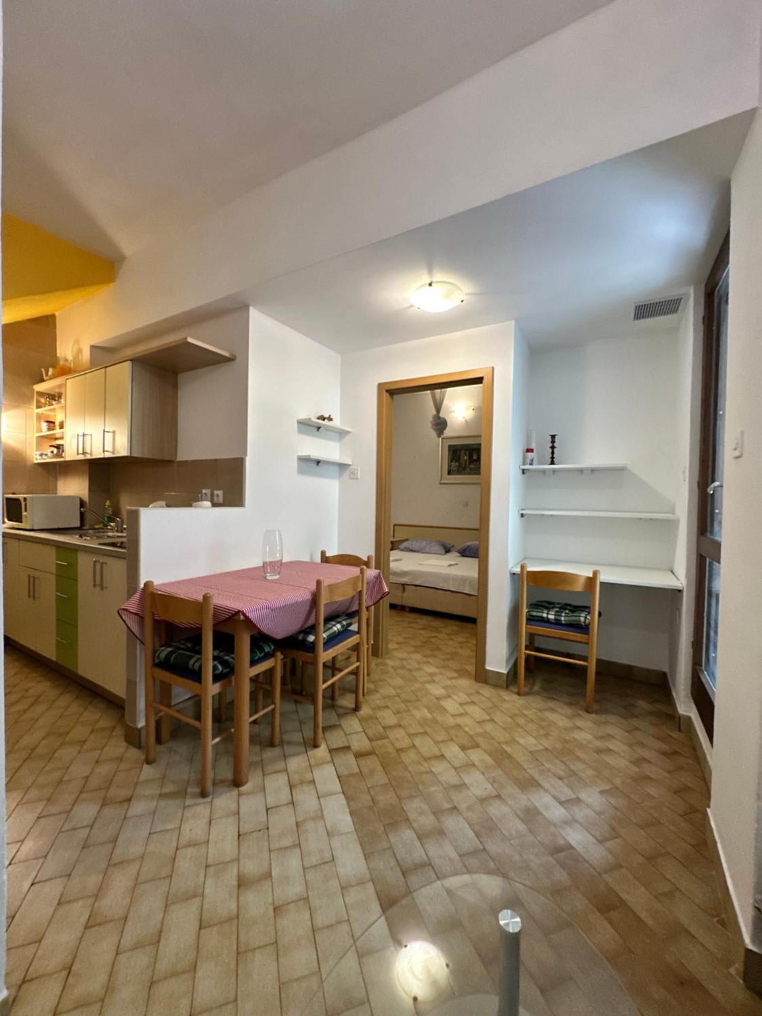 Ferienwohnung Kornelija 2 Podgora Exterior foto