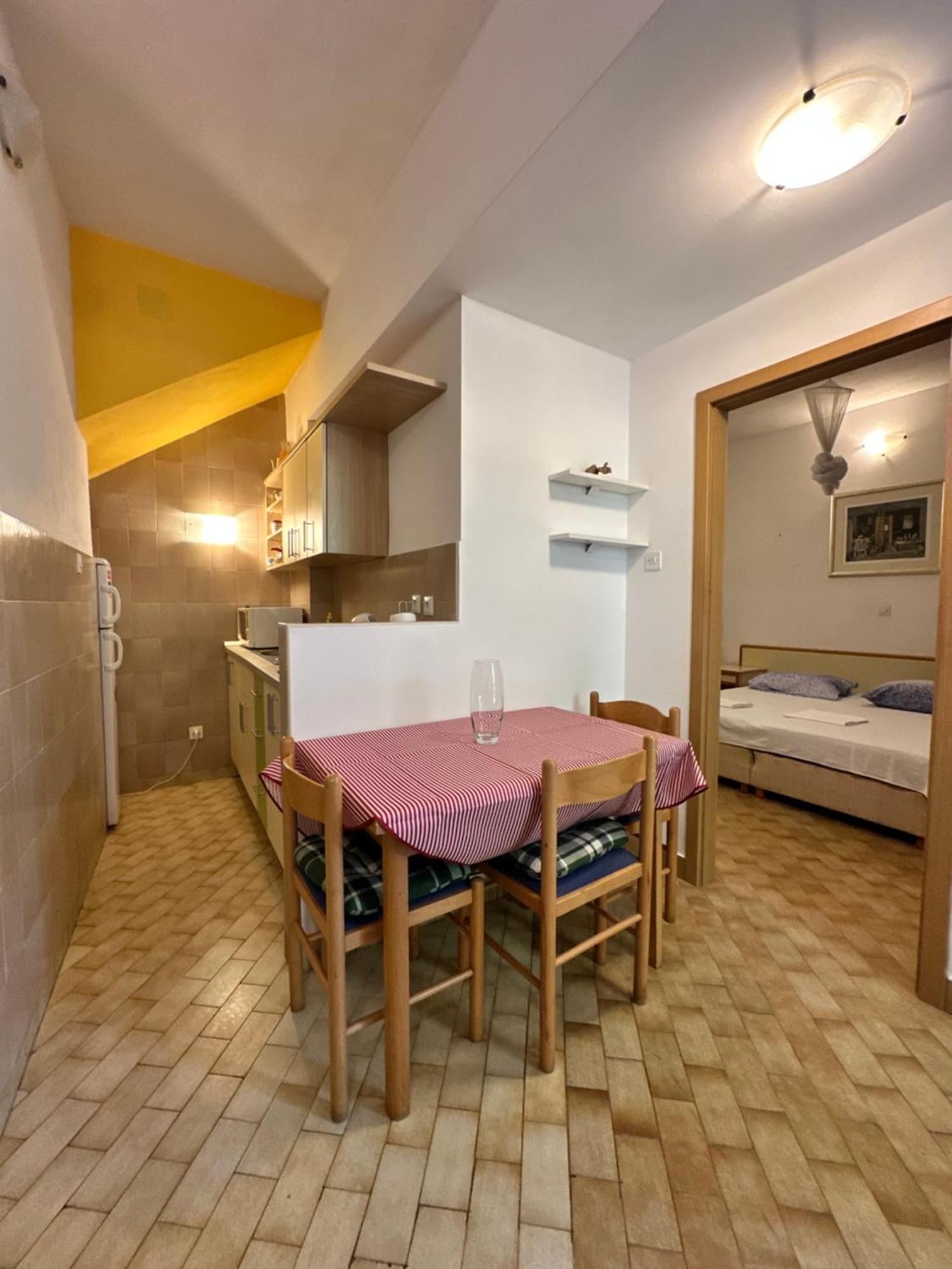 Ferienwohnung Kornelija 2 Podgora Exterior foto